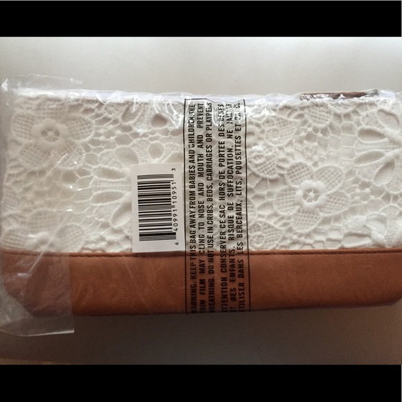 White lace makeup case - Picture 2 of 4